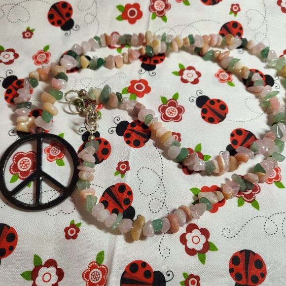 Semi-precious Multi Gemstone Chips Beaded Peace Sign Pendant Necklace - Picture 6 of 8
